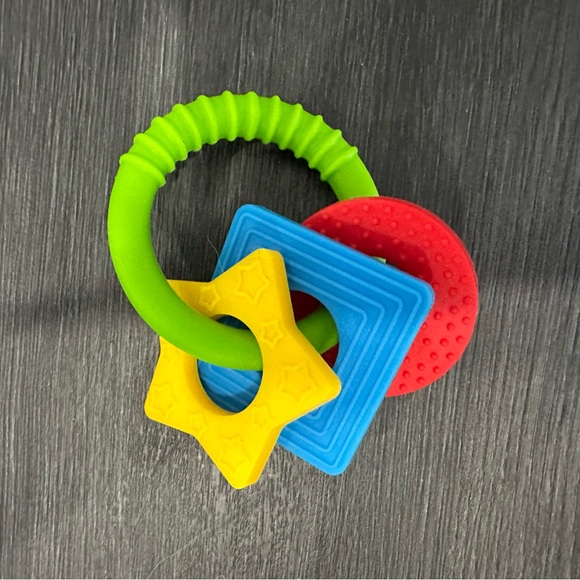 Baby teether silicone ring - great condition - Picture 3 of 3